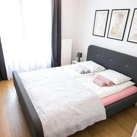 Nowoczesny Dabska Arena / Parking Apartman Krakkó