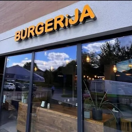 Nowoczesny Dabska Arena / Parking *