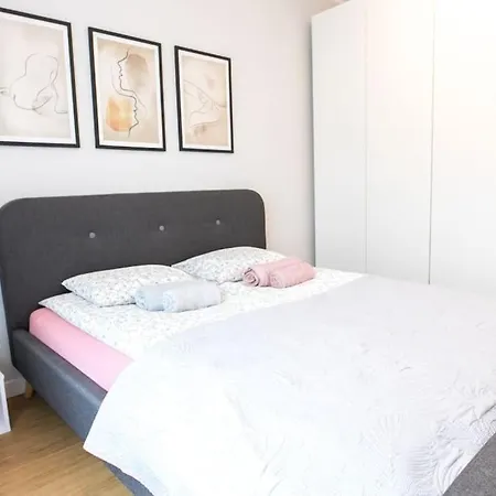 Nowoczesny Dabska Arena / Parking Appartement Cracovie